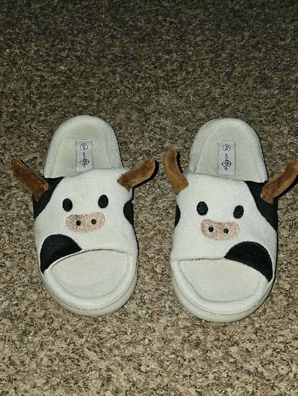 Womens Sz 8 Cow Character Plush Slippers - White and Brown. Super Cute